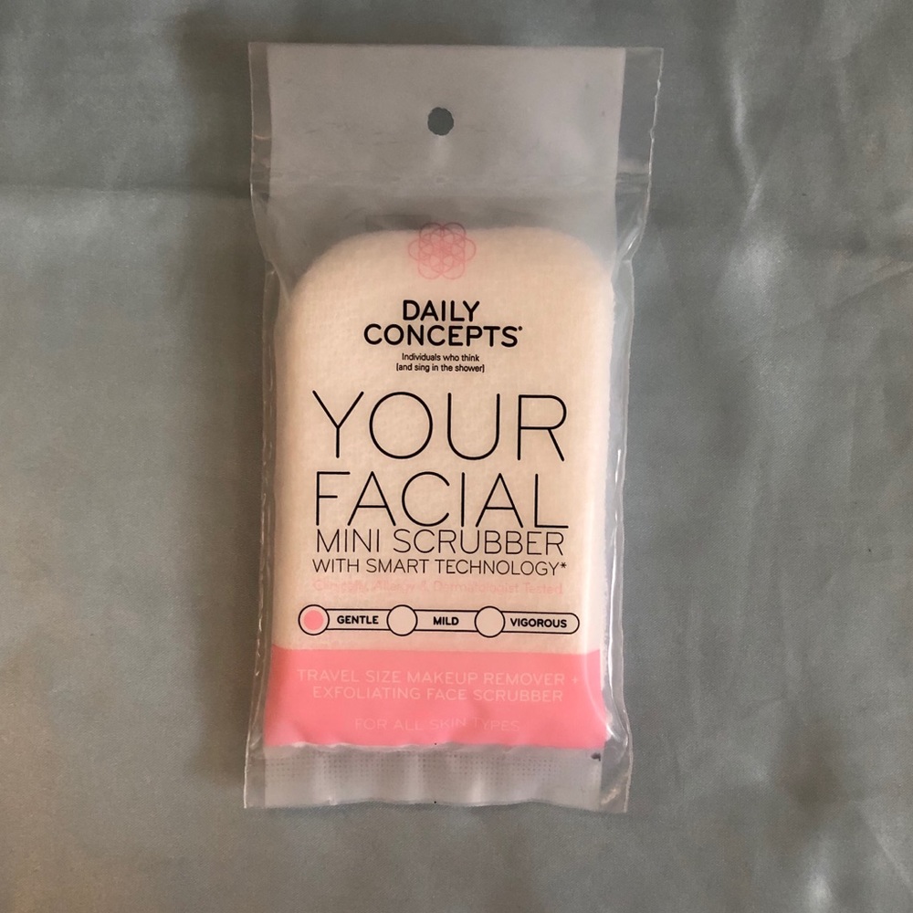 🎉 FREE 🎉 with any bundle! Face cleansing cloth